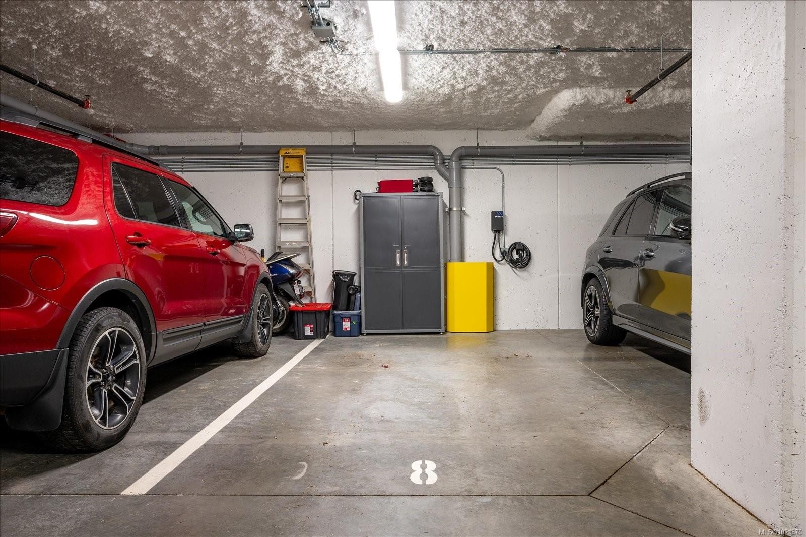 204-100 Lombardy St, Parksville, BC - Indoor Photo Showing Garage
