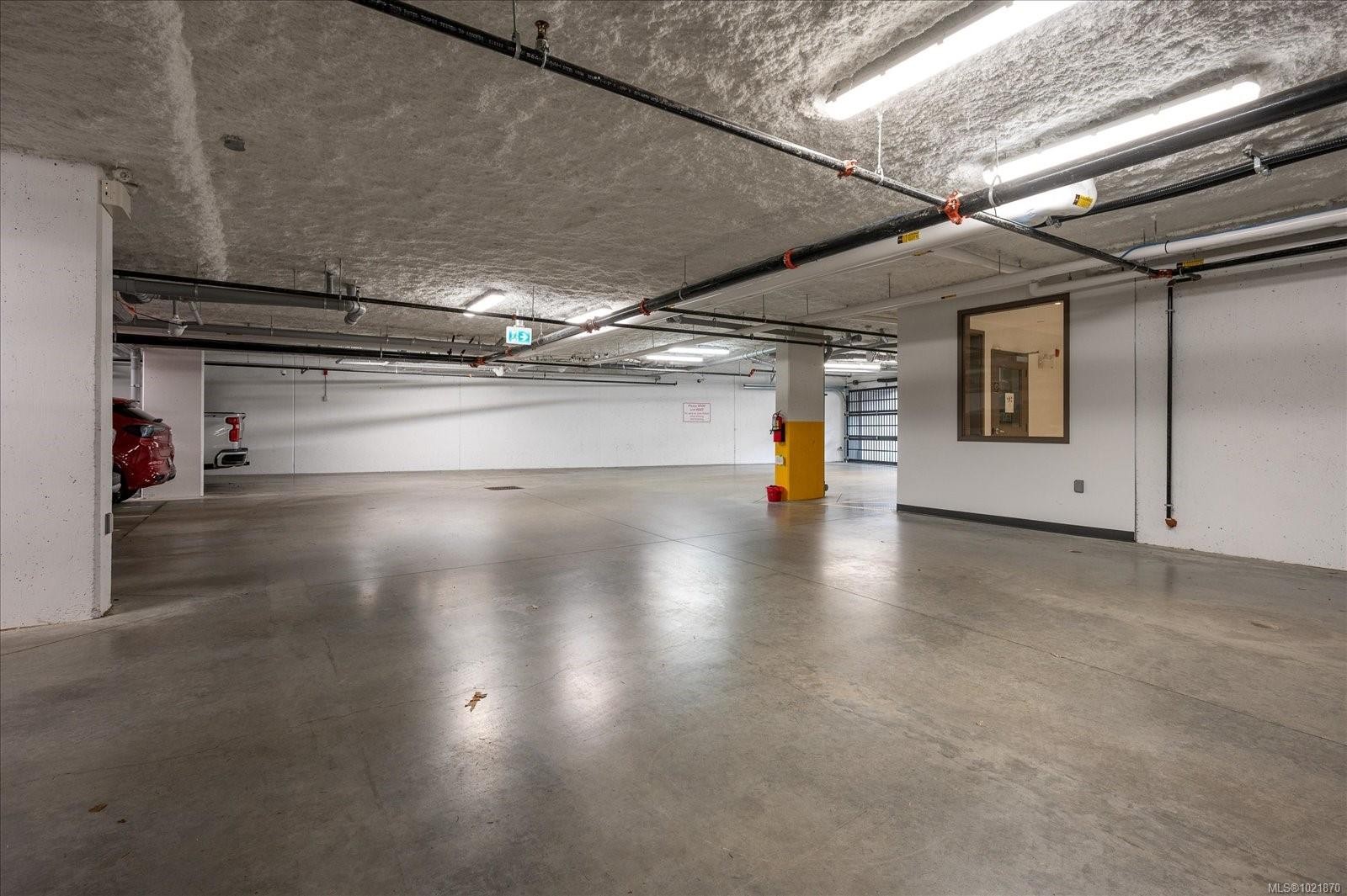 204-100 Lombardy St, Parksville, BC - Indoor Photo Showing Garage