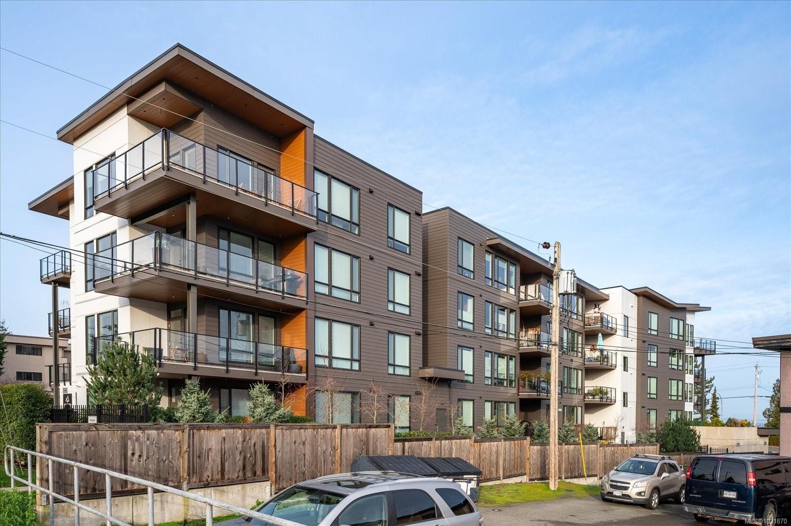 204-100 Lombardy St, Parksville, BC - Outdoor With Balcony