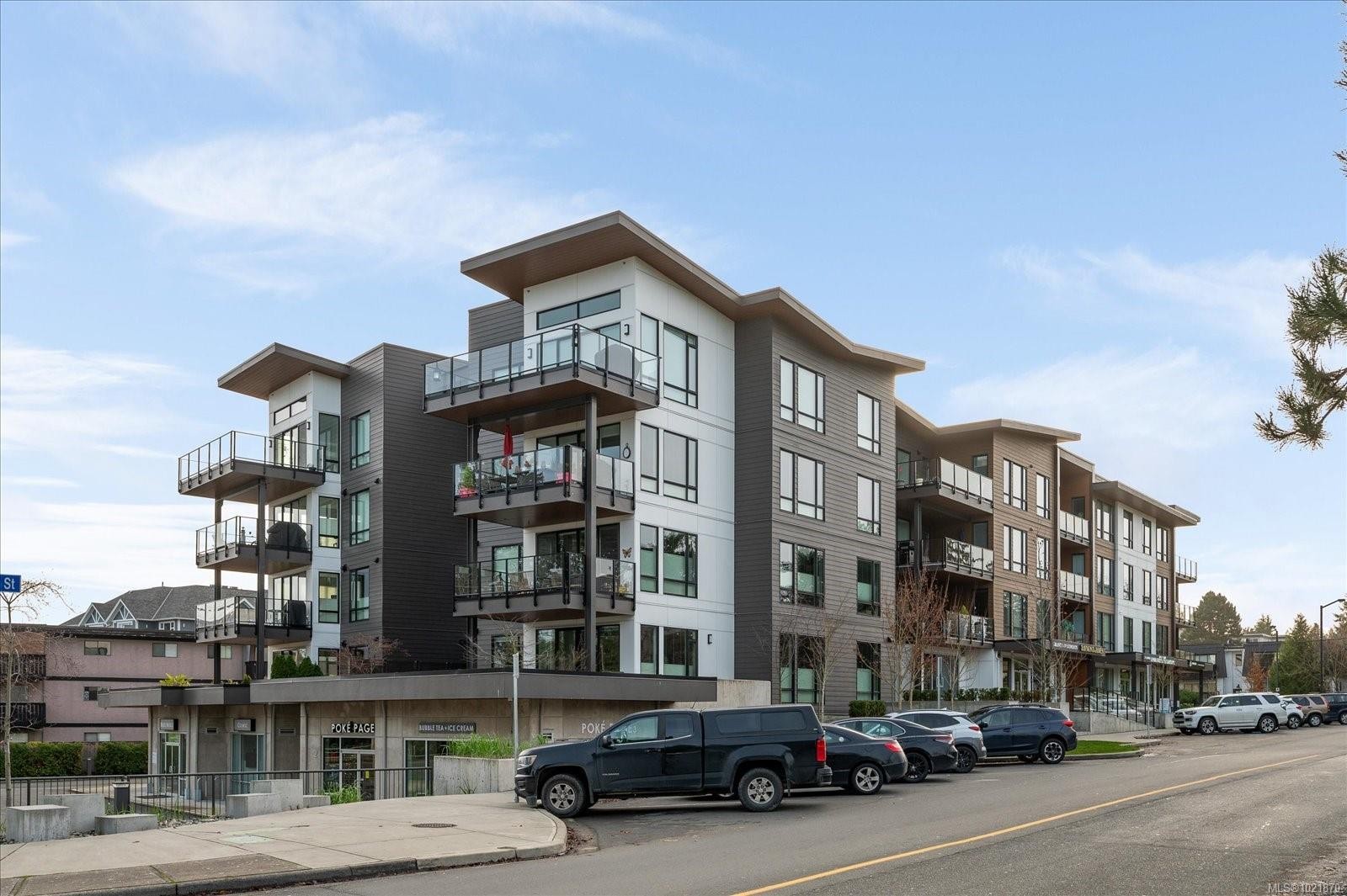 204-100 Lombardy St, Parksville, BC - Outdoor With Balcony With Facade