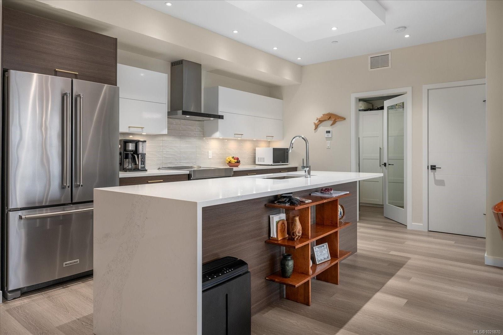 204-100 Lombardy St, Parksville, BC - Indoor Photo Showing Kitchen With Upgraded Kitchen