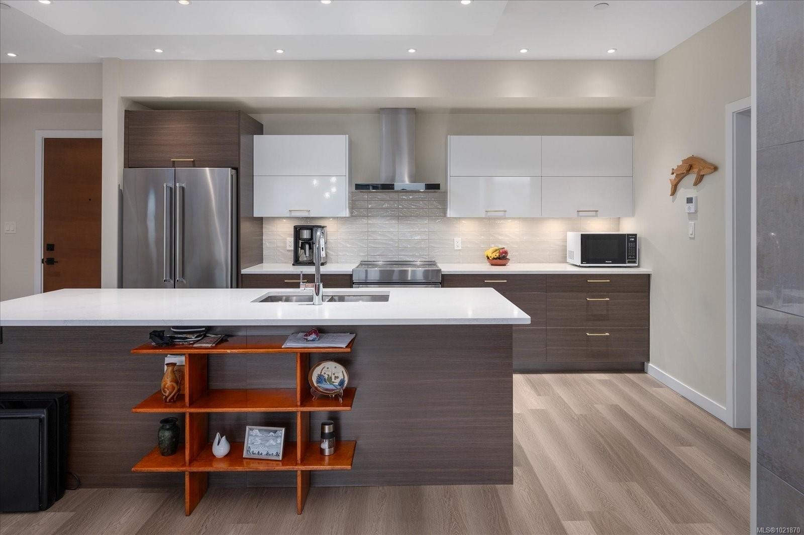 204-100 Lombardy St, Parksville, BC - Indoor Photo Showing Kitchen With Double Sink With Upgraded Kitchen