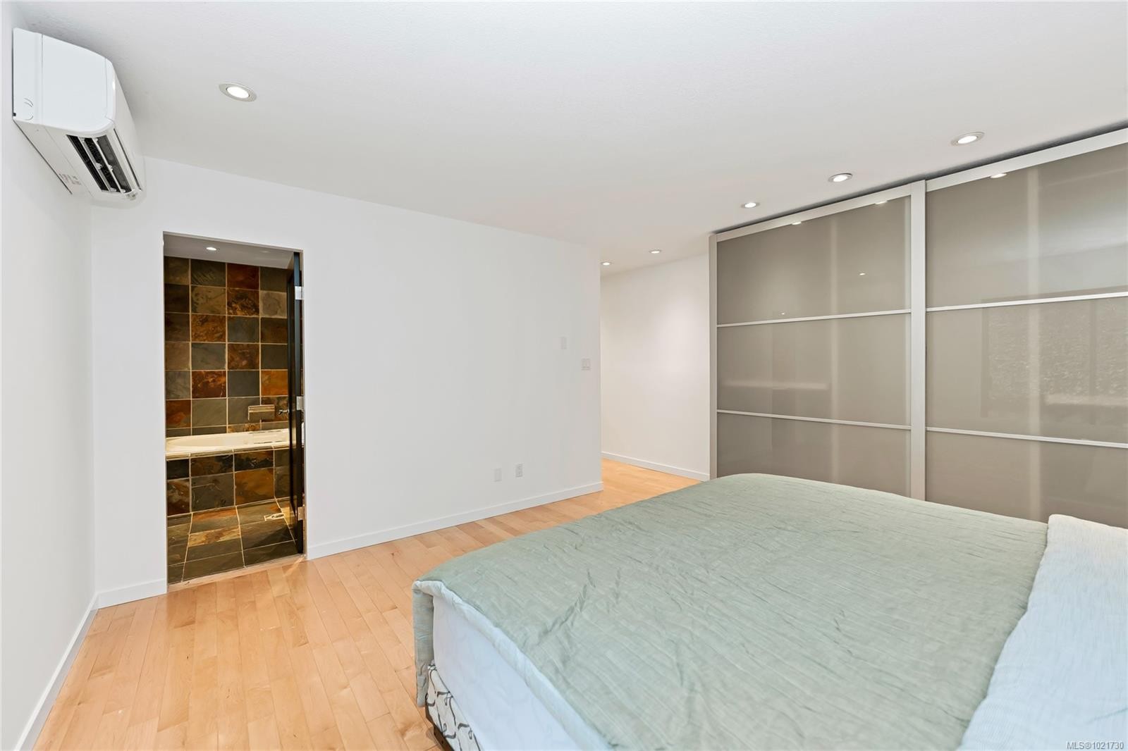 5198 Beckton Rd, Saanich, BC