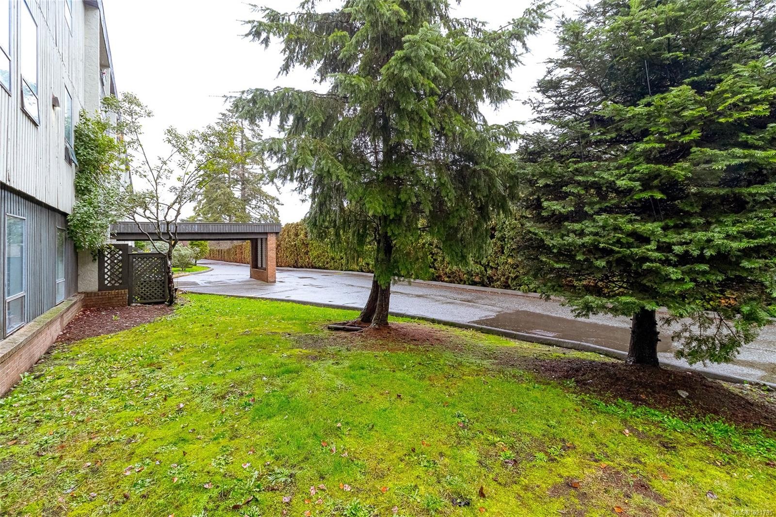 101-3251 Cowichan Lake Rd, Duncan, BC - Outdoor