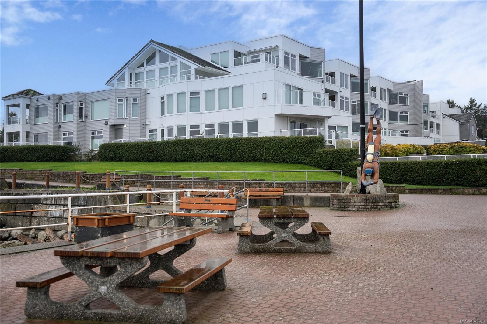 308-2550 Bevan Ave, Sidney, BC - Outdoor With Balcony With Facade