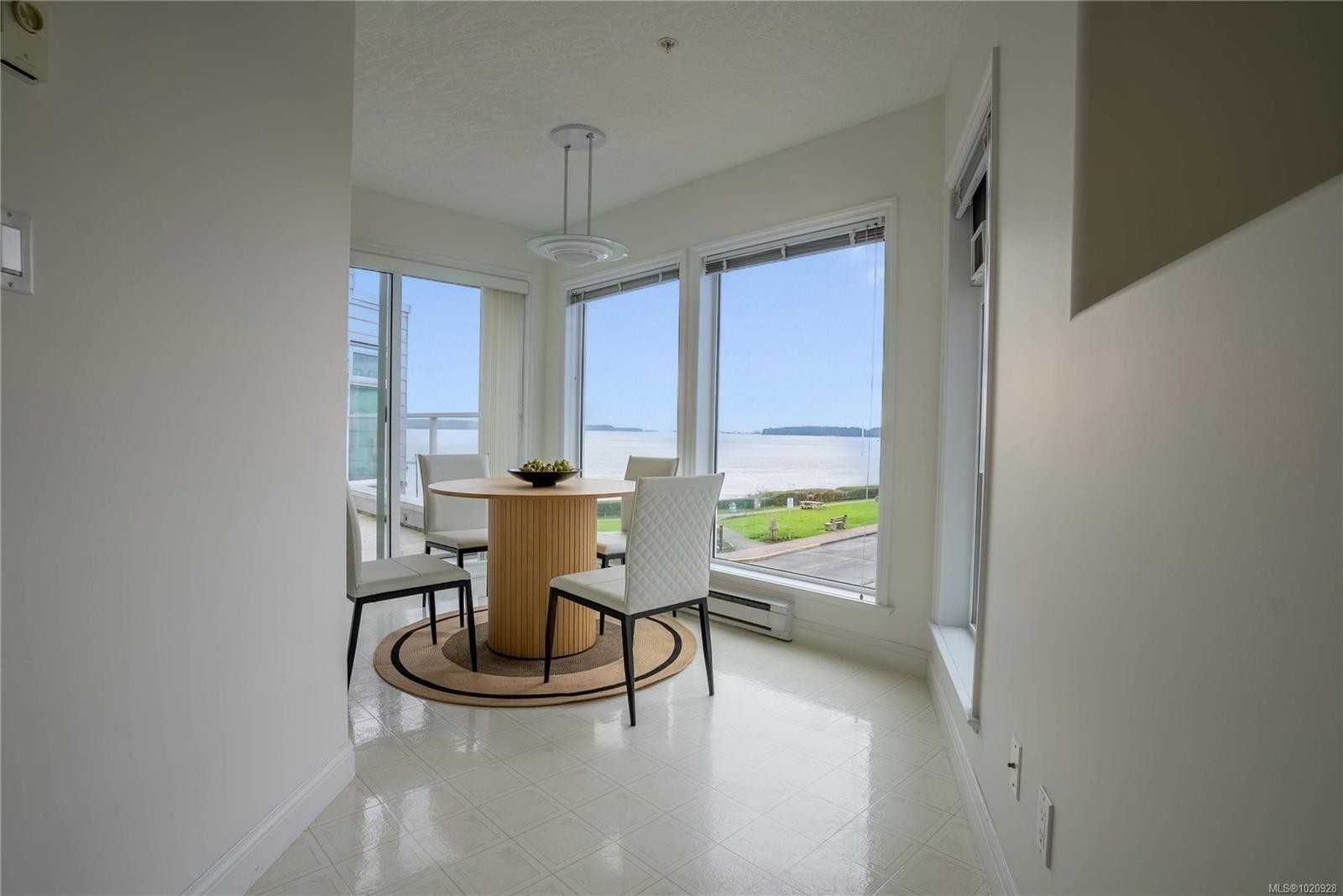 308-2550 Bevan Ave, Sidney, BC - Indoor