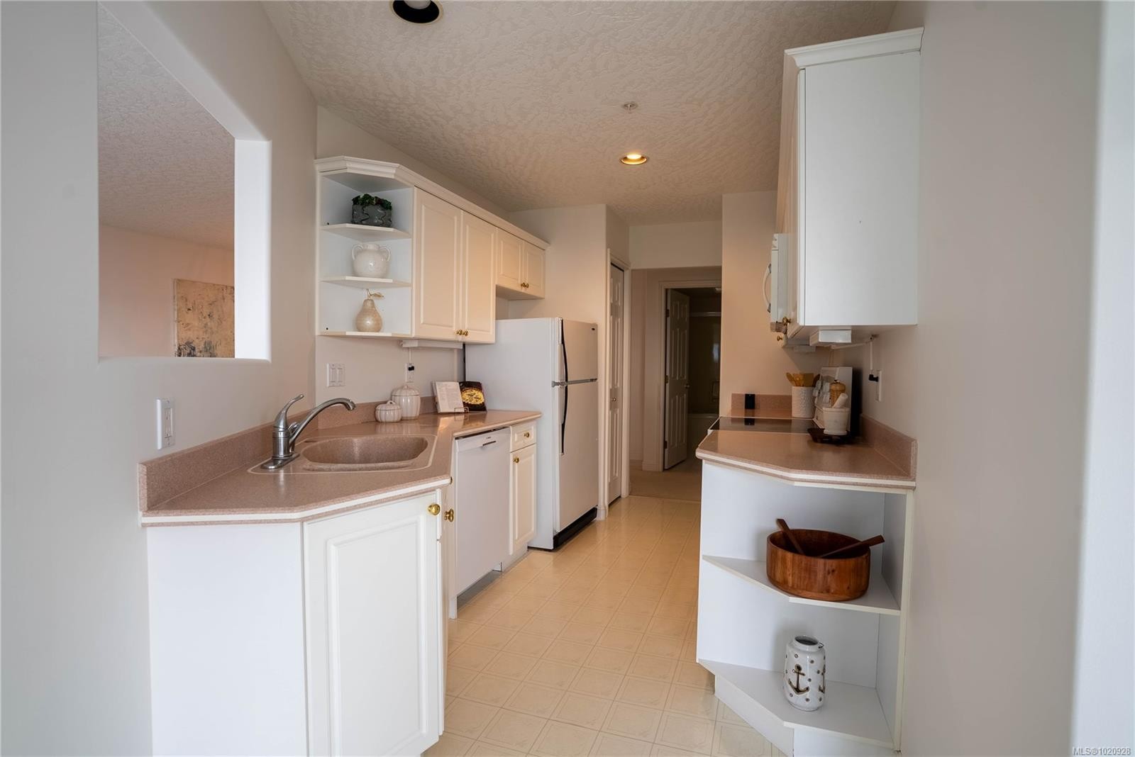 308-2550 Bevan Ave, Sidney, BC - Indoor Photo Showing Kitchen
