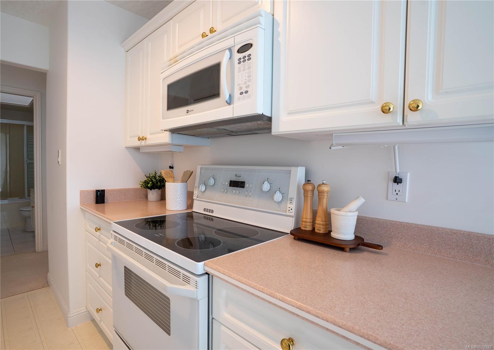 308-2550 Bevan Ave, Sidney, BC - Indoor Photo Showing Kitchen