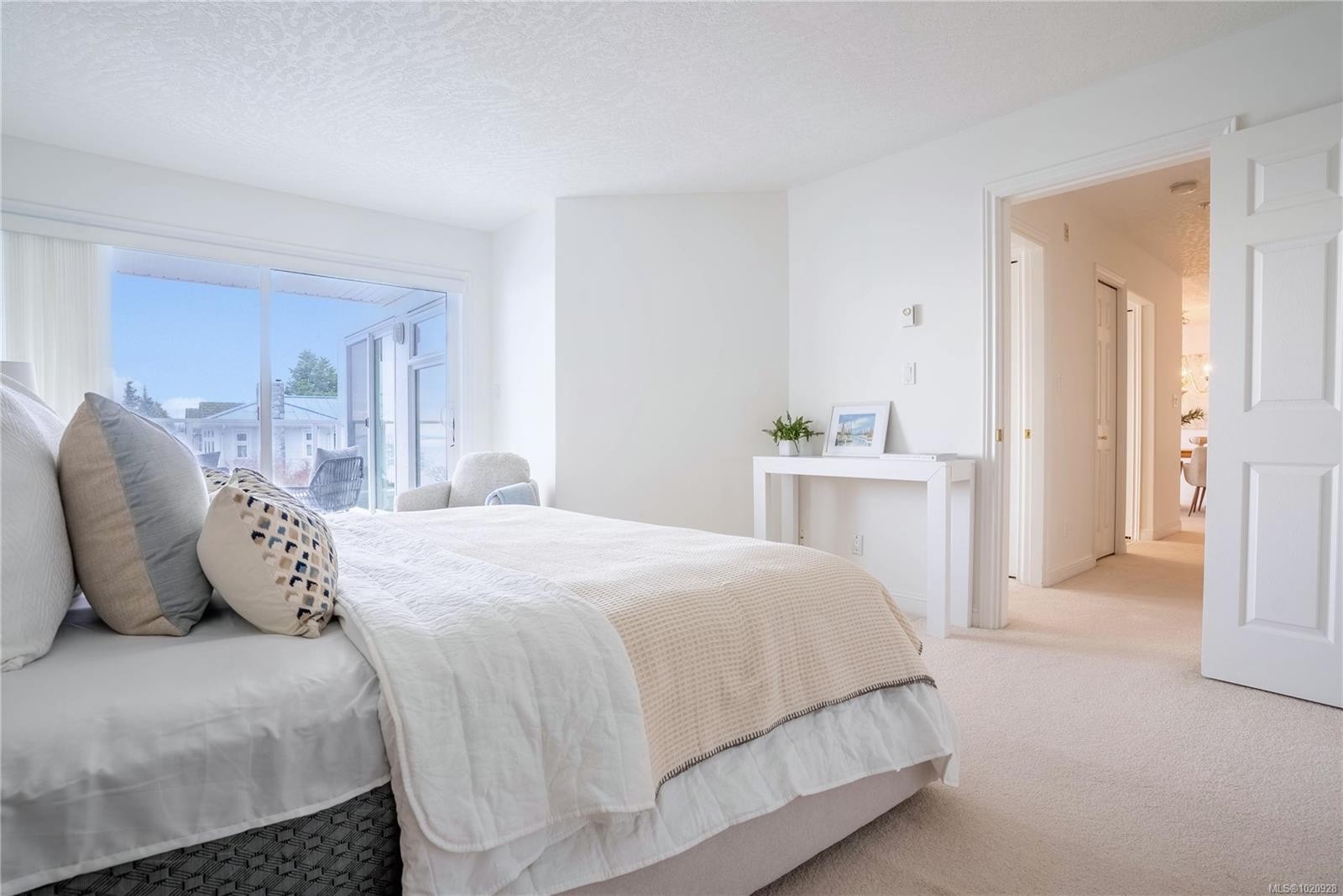 308-2550 Bevan Ave, Sidney, BC - Indoor Photo Showing Bedroom