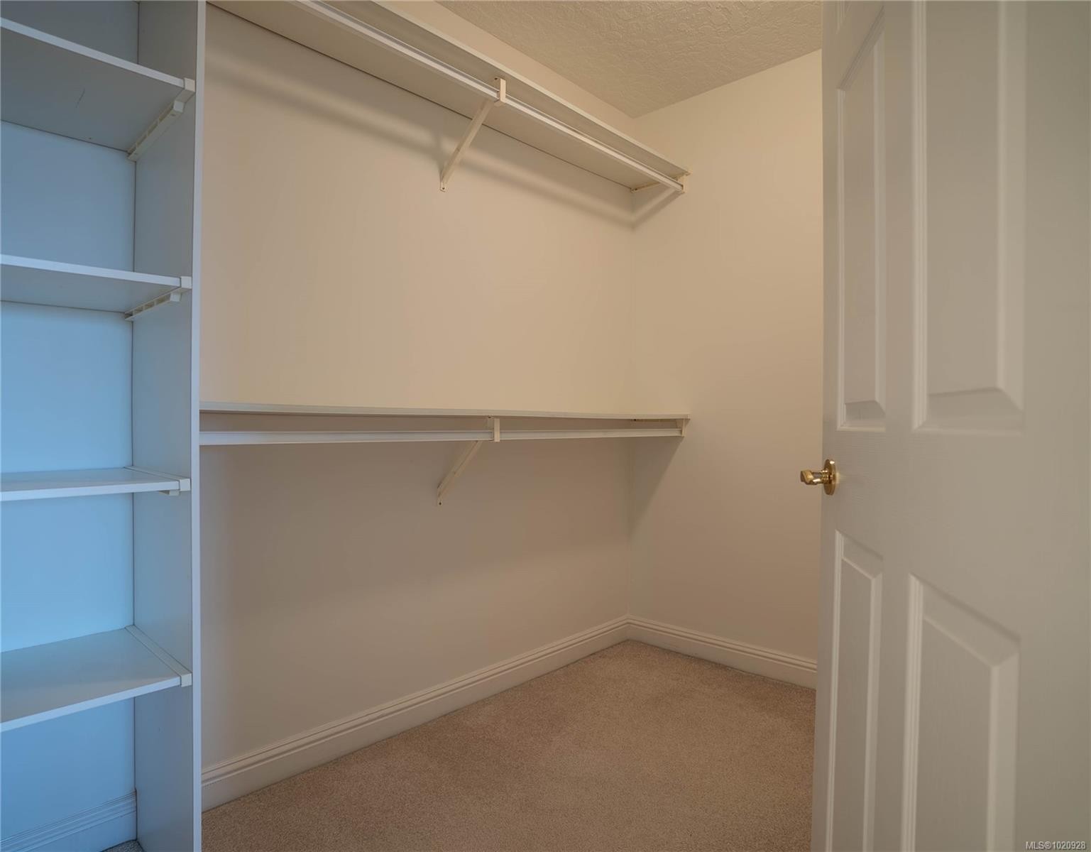 308-2550 Bevan Ave, Sidney, BC - Indoor With Storage