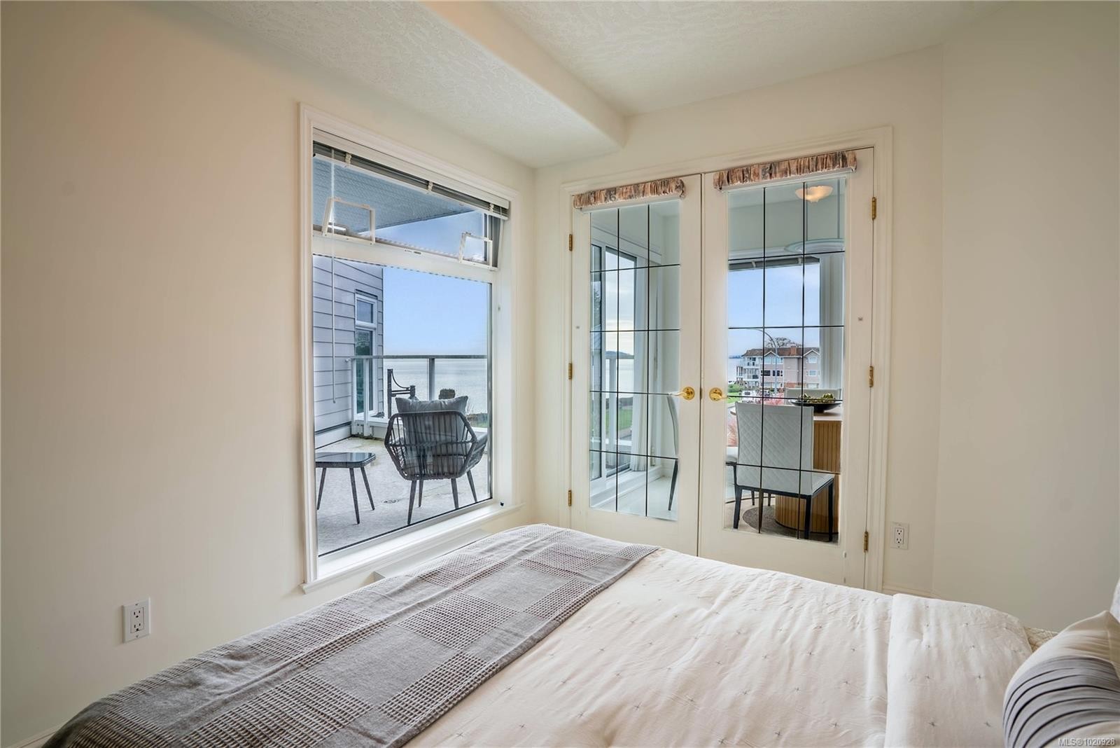 308-2550 Bevan Ave, Sidney, BC - Indoor Photo Showing Bedroom