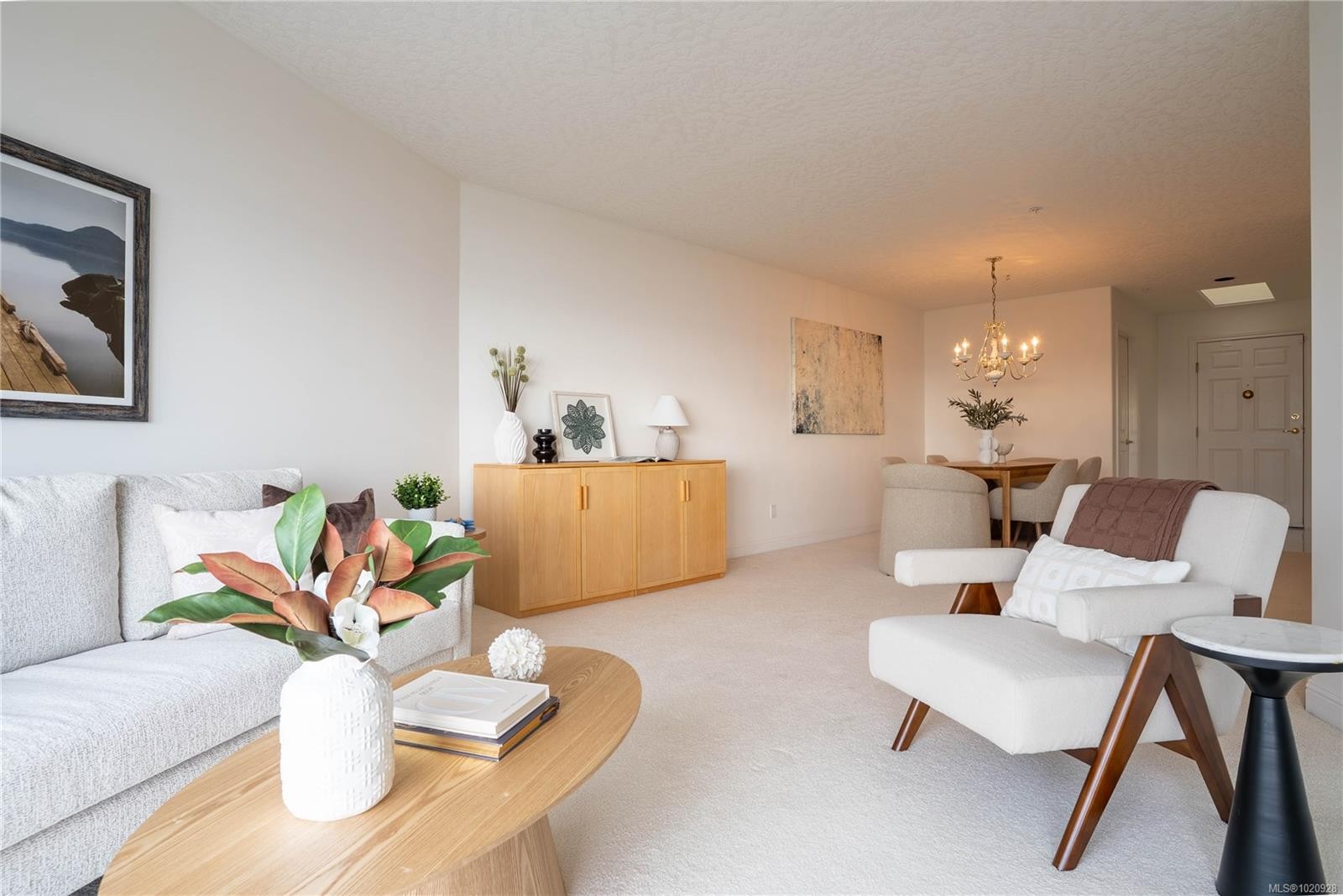 308-2550 Bevan Ave, Sidney, BC - Indoor Photo Showing Living Room