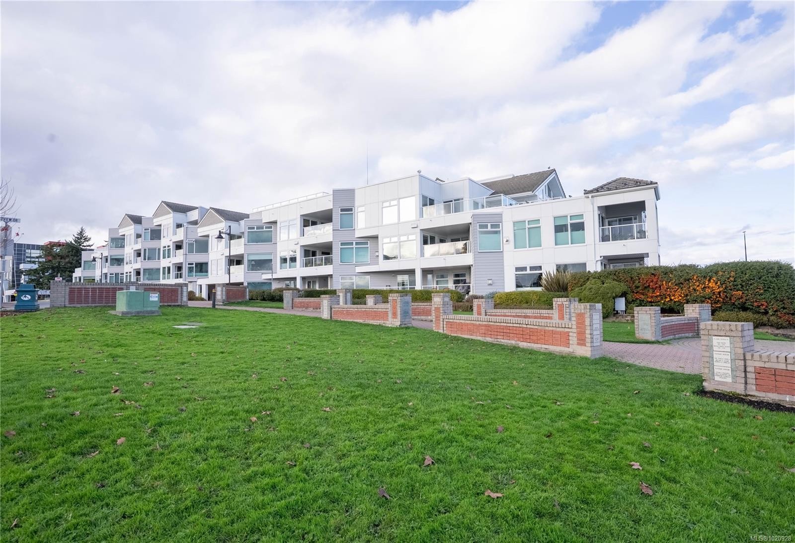 308-2550 Bevan Ave, Sidney, BC - Outdoor With Balcony