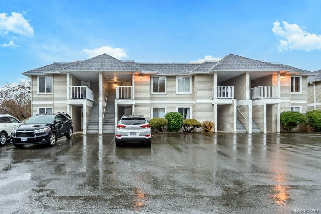 211-130 Back Rd, Courtenay, BC - Outdoor With Balcony With Facade