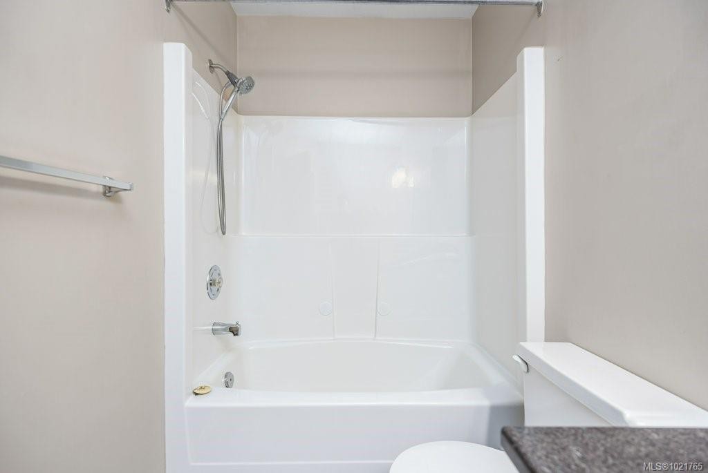 211-130 Back Rd, Courtenay, BC - Indoor Photo Showing Bathroom