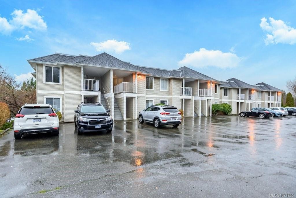 211-130 Back Rd, Courtenay, BC - Outdoor With Facade