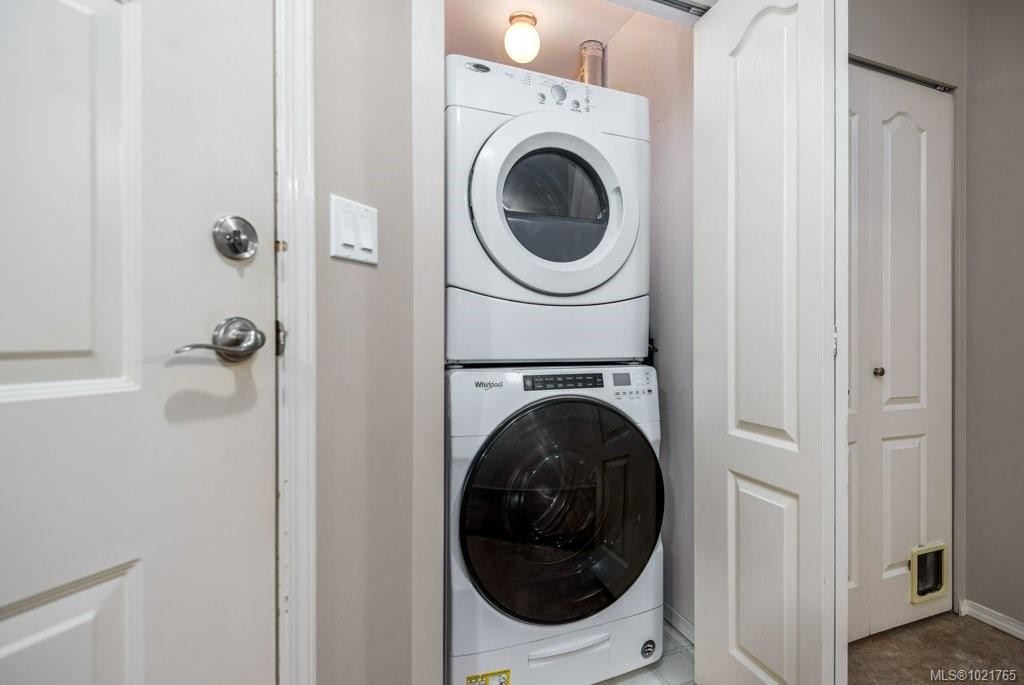 211-130 Back Rd, Courtenay, BC - Indoor Photo Showing Laundry Room