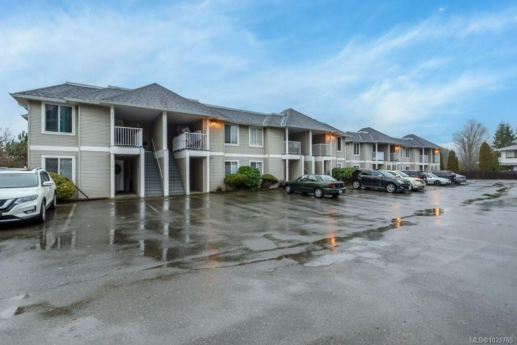 211-130 Back Rd, Courtenay, BC - Outdoor With Balcony With Facade