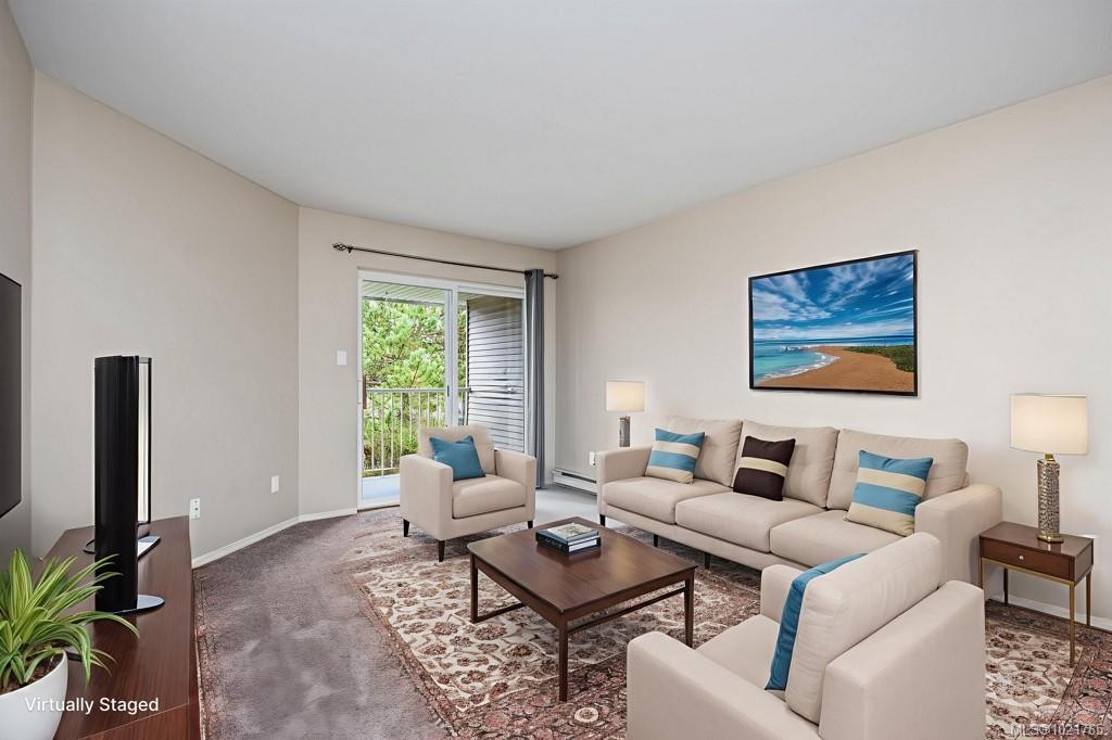 211-130 Back Rd, Courtenay, BC - Indoor Photo Showing Living Room