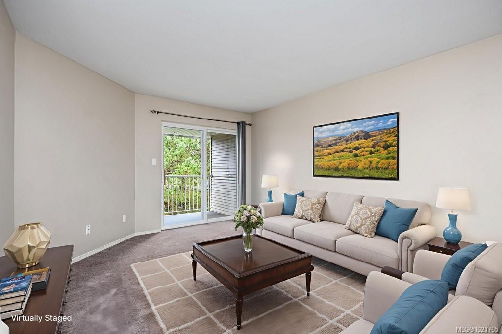 211-130 Back Rd, Courtenay, BC - Indoor Photo Showing Living Room
