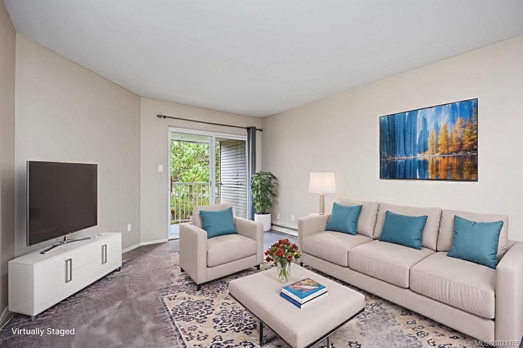 211-130 Back Rd, Courtenay, BC - Indoor Photo Showing Living Room