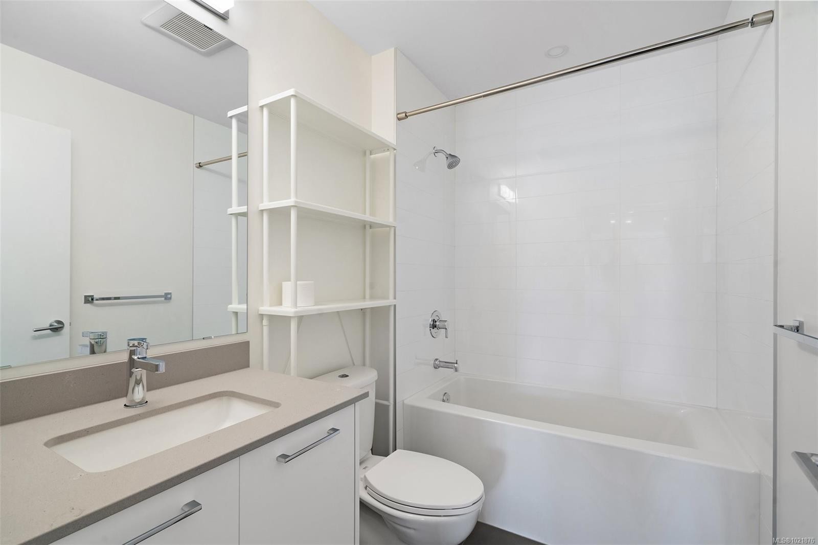 418-960 Reunion Ave, Langford, BC - Indoor Photo Showing Bathroom