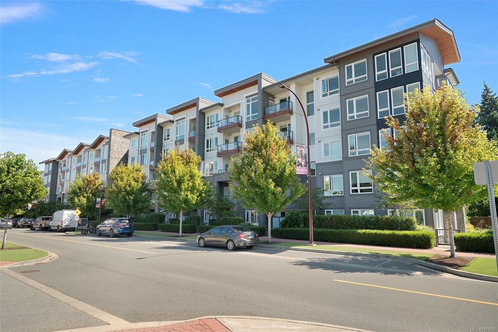 418-960 Reunion Ave, Langford, BC - Outdoor With Facade