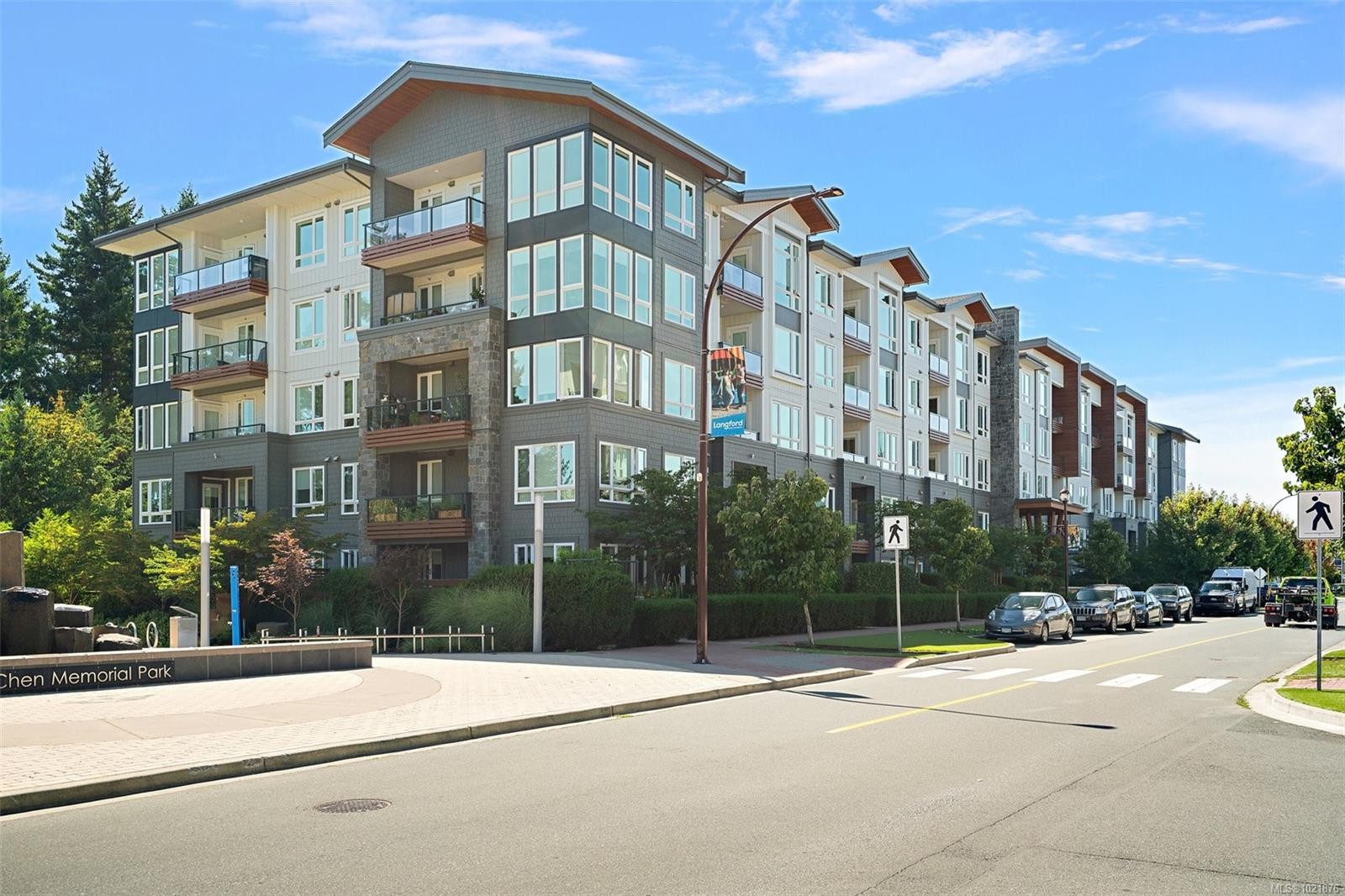 418-960 Reunion Ave, Langford, BC - Outdoor With Facade