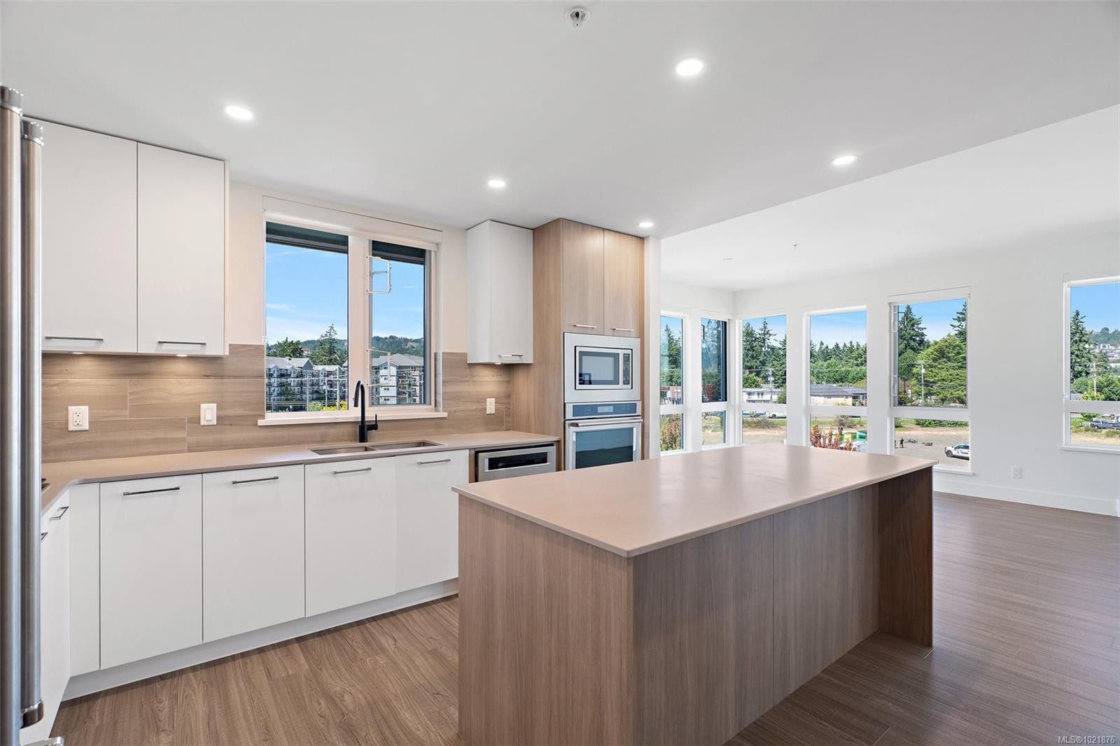 418-960 Reunion Ave, Langford, BC - Indoor Photo Showing Kitchen