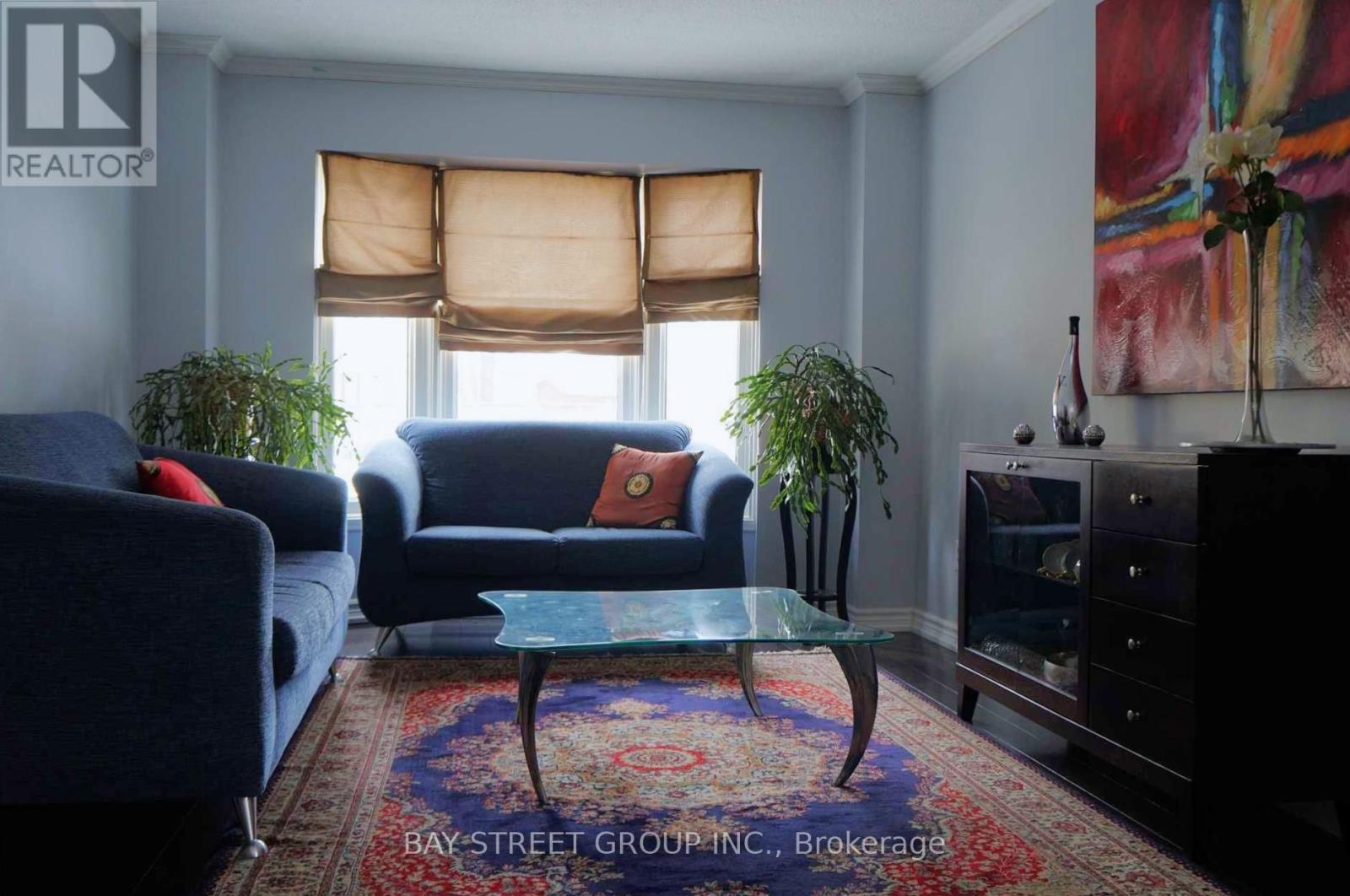 33 Winborne Road, Vaughan, ON - Indoor Photo Showing Living Room