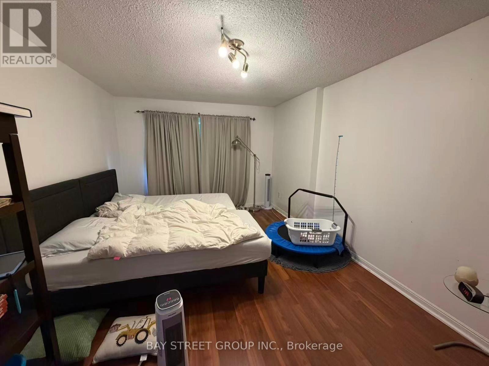 33 Winborne Road, Vaughan, ON - Indoor Photo Showing Bedroom
