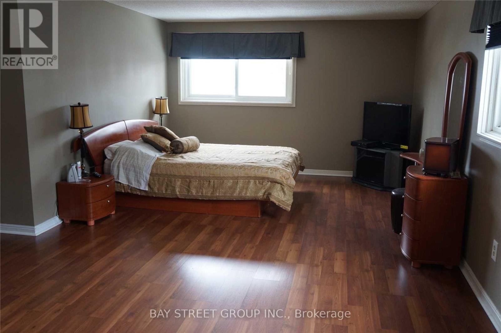33 Winborne Road, Vaughan, ON - Indoor Photo Showing Bedroom