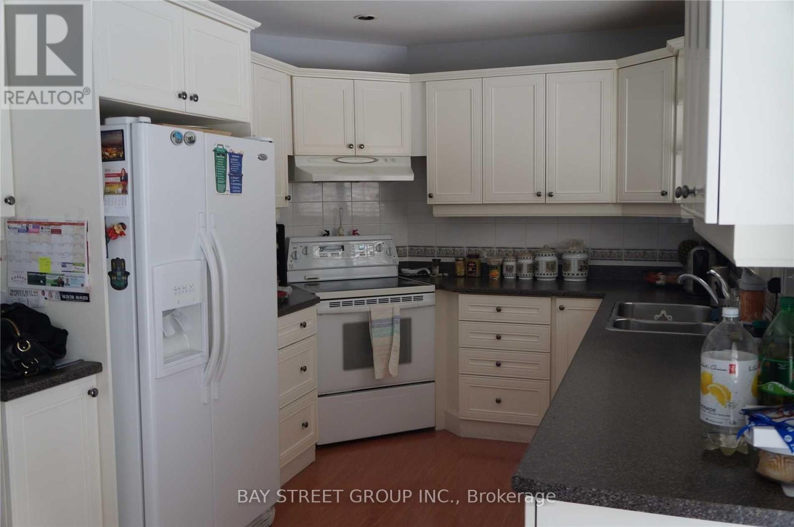 33 Winborne Road, Vaughan, ON - Indoor Photo Showing Kitchen