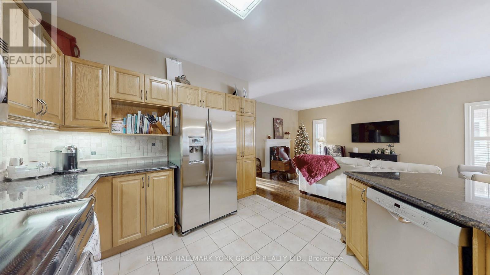 1035 Northern Prospect Crescent, Newmarket, ON - Indoor Photo Showing Kitchen