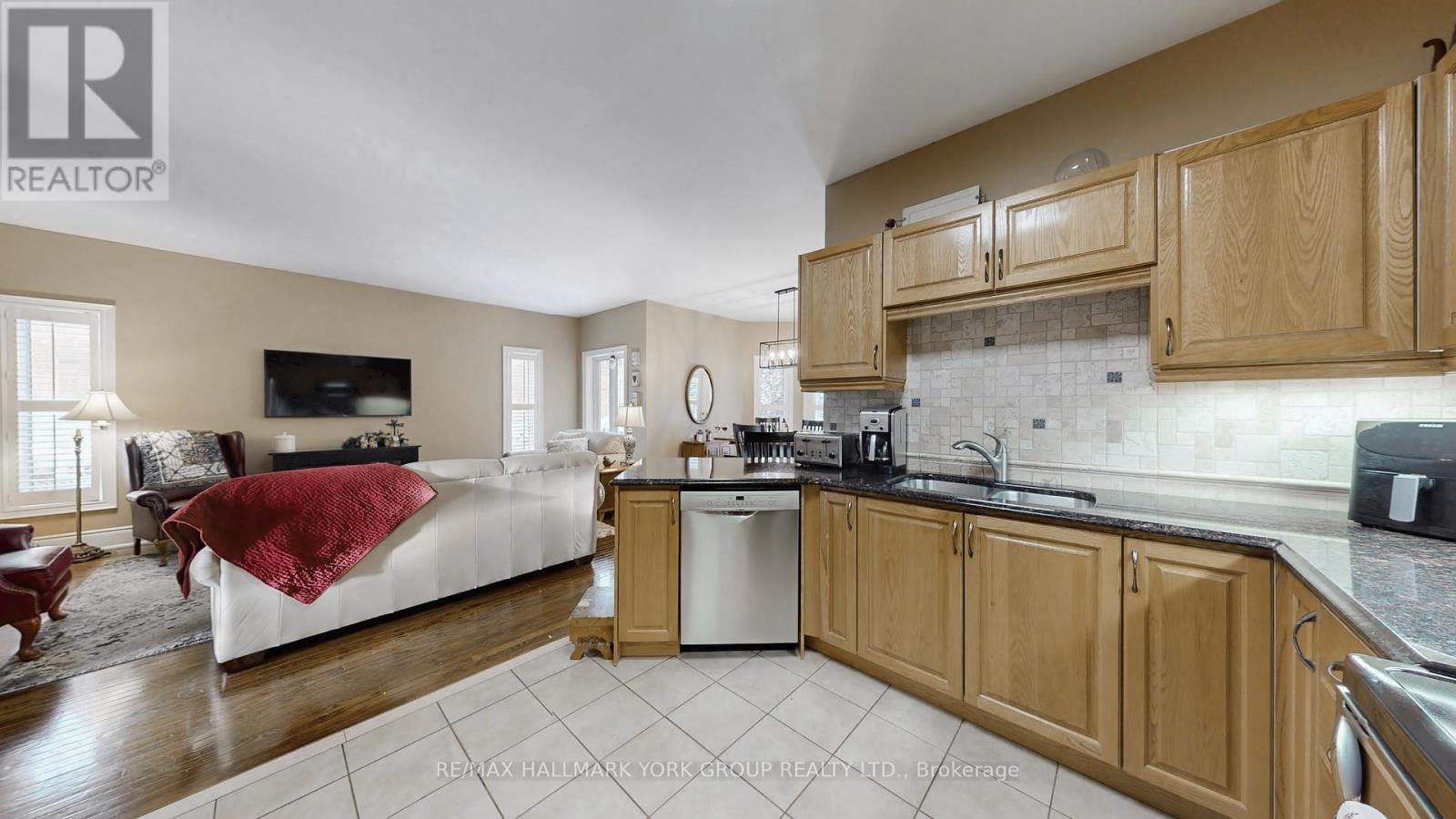 1035 Northern Prospect Crescent, Newmarket, ON - Indoor Photo Showing Kitchen
