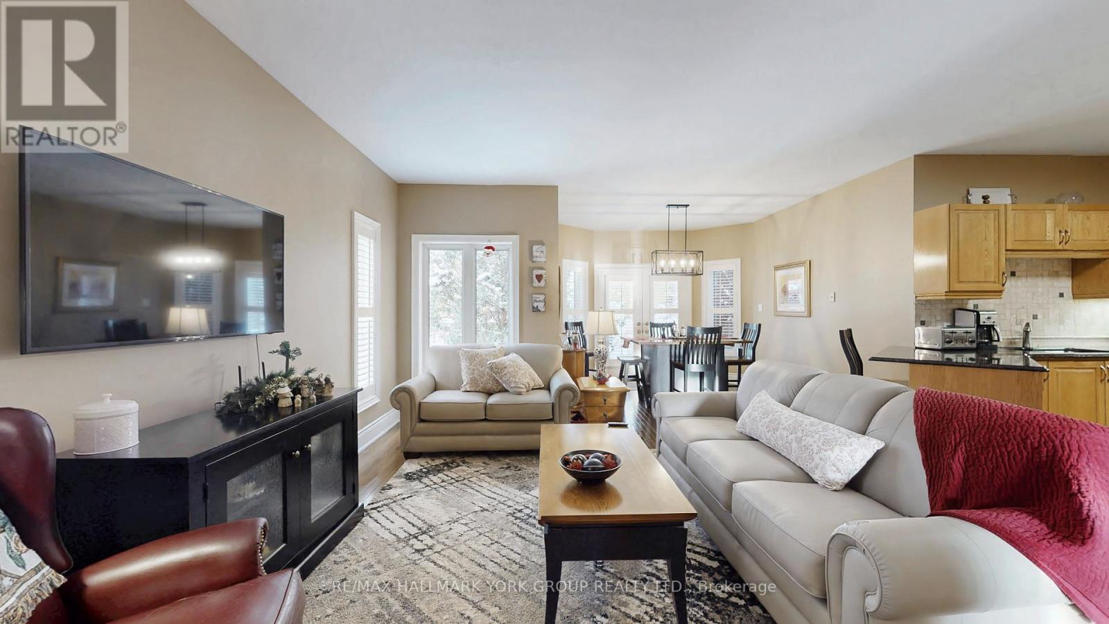 1035 Northern Prospect Crescent, Newmarket, ON - Indoor Photo Showing Living Room