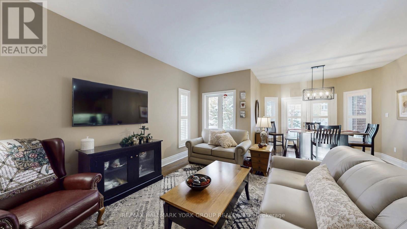 1035 Northern Prospect Crescent, Newmarket, ON - Indoor Photo Showing Living Room