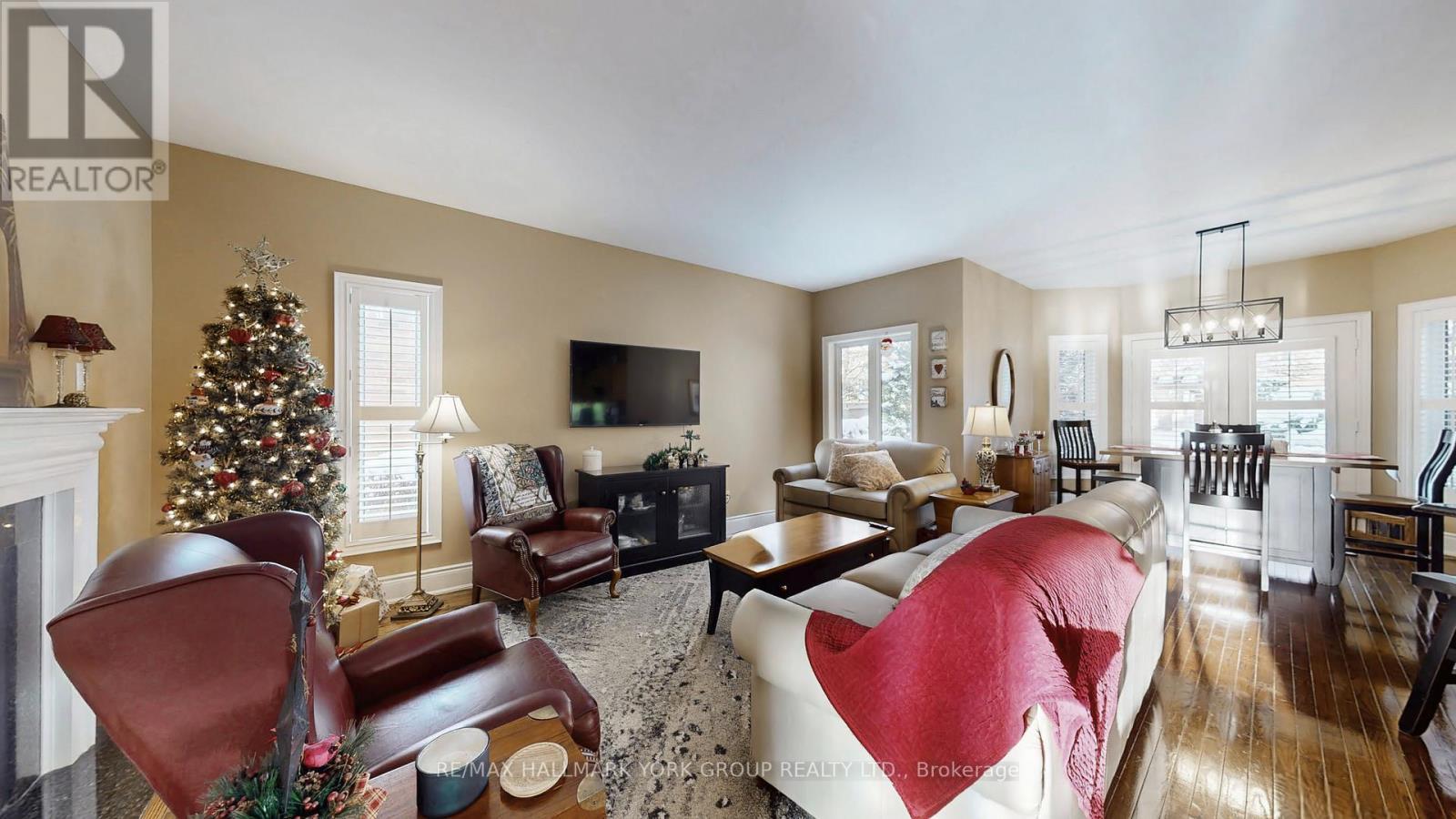 1035 Northern Prospect Crescent, Newmarket, ON - Indoor Photo Showing Living Room With Fireplace