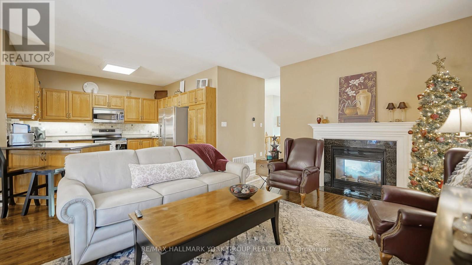 1035 Northern Prospect Crescent, Newmarket, ON - Indoor Photo Showing Living Room With Fireplace