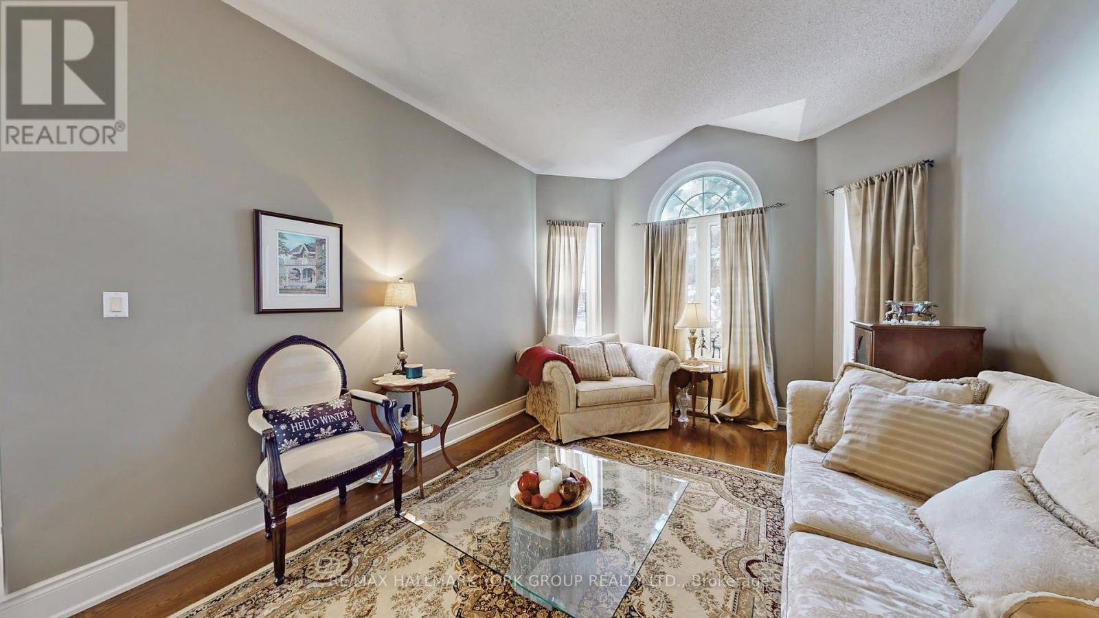 1035 Northern Prospect Crescent, Newmarket, ON - Indoor Photo Showing Living Room