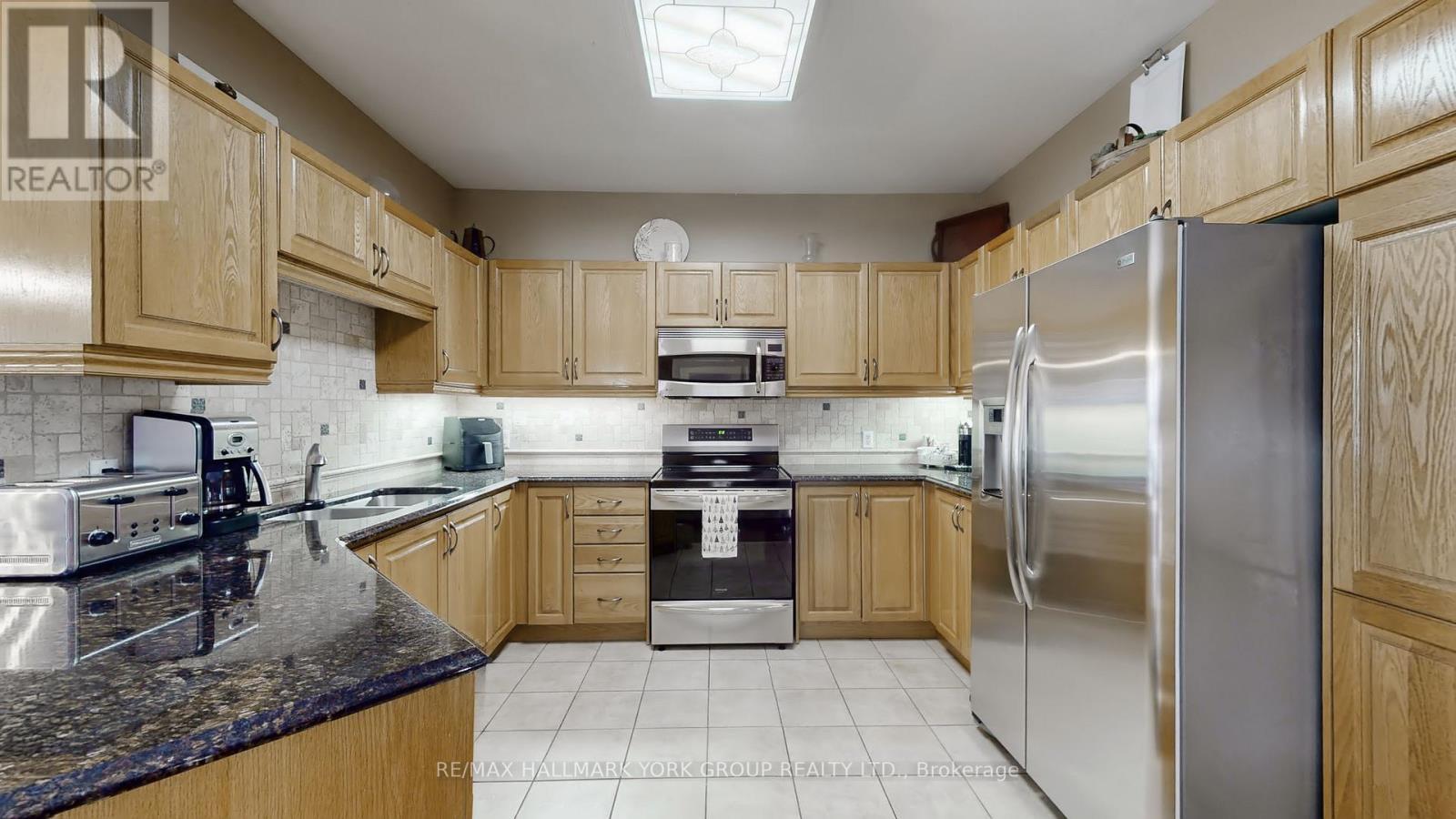 1035 Northern Prospect Crescent, Newmarket, ON - Indoor Photo Showing Kitchen With Double Sink