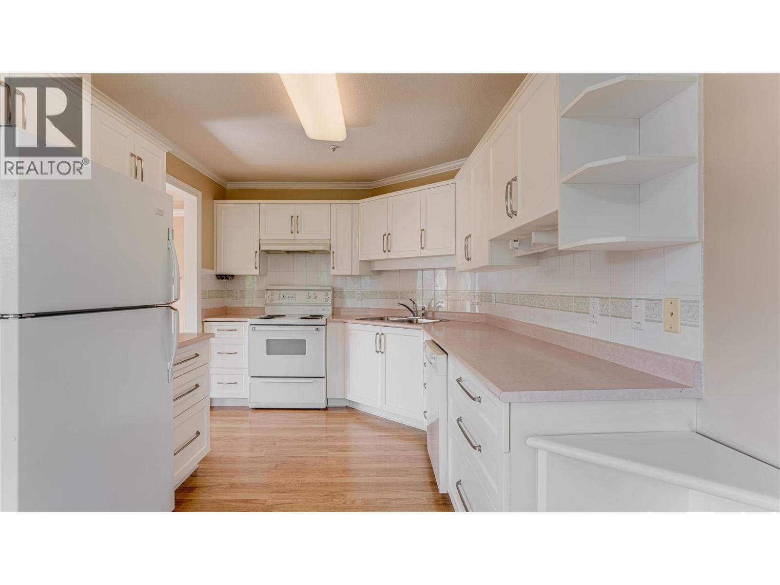 3300 Centennial Drive Unit# 316, Vernon, BC - Indoor Photo Showing Kitchen With Double Sink