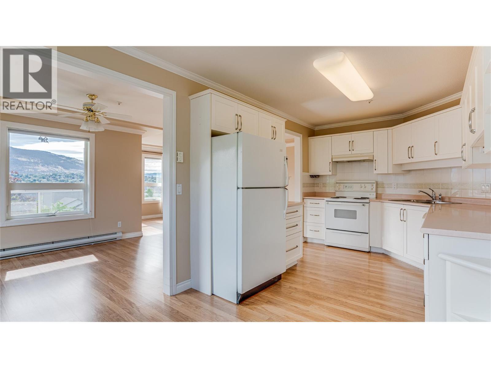 3300 Centennial Drive Unit# 316, Vernon, BC - Indoor Photo Showing Kitchen With Double Sink