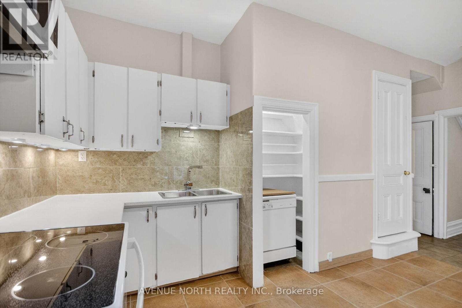 210 Florence Street, Ottawa, ON - Indoor Photo Showing Kitchen With Double Sink