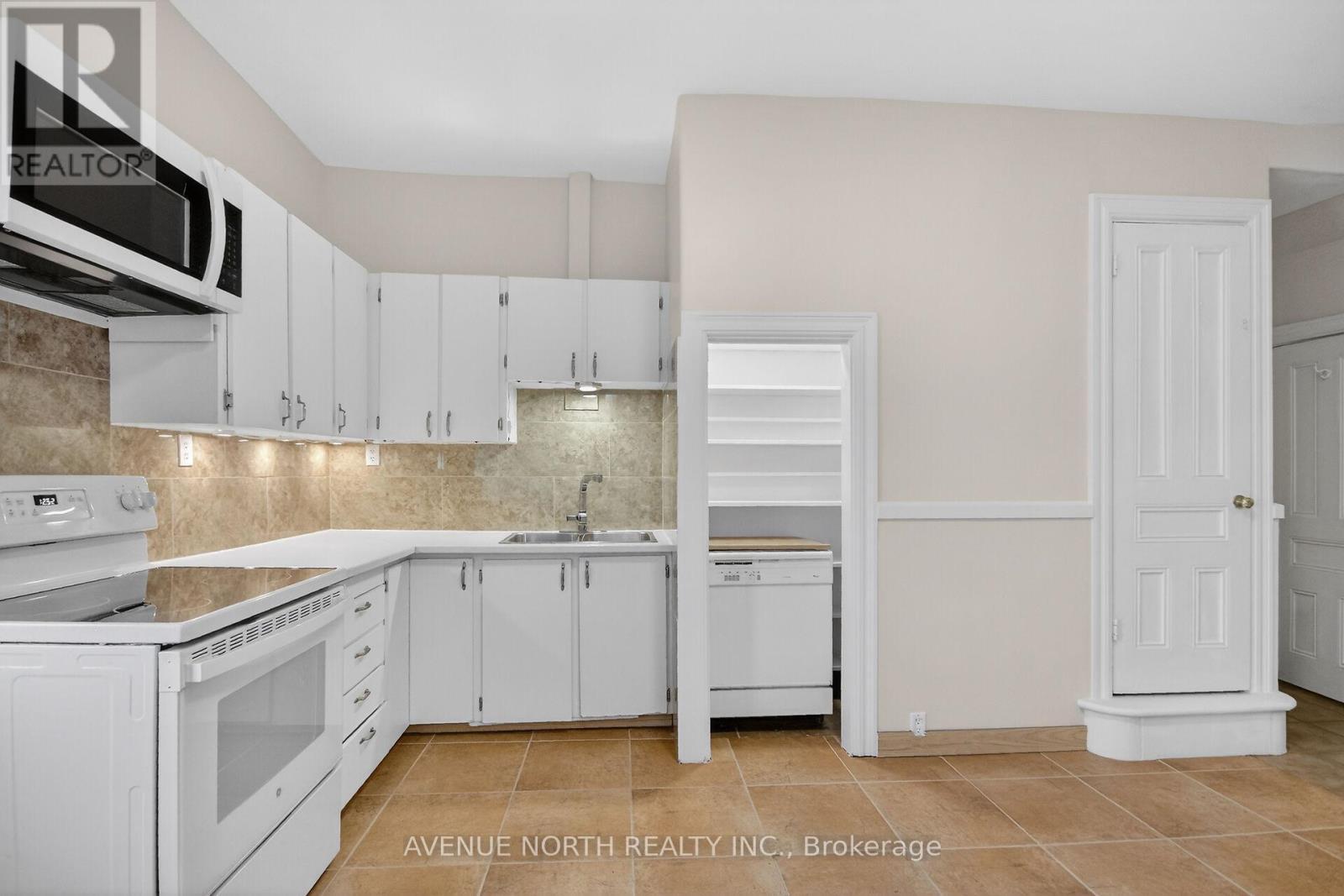 210 Florence Street, Ottawa, ON - Indoor Photo Showing Kitchen With Double Sink