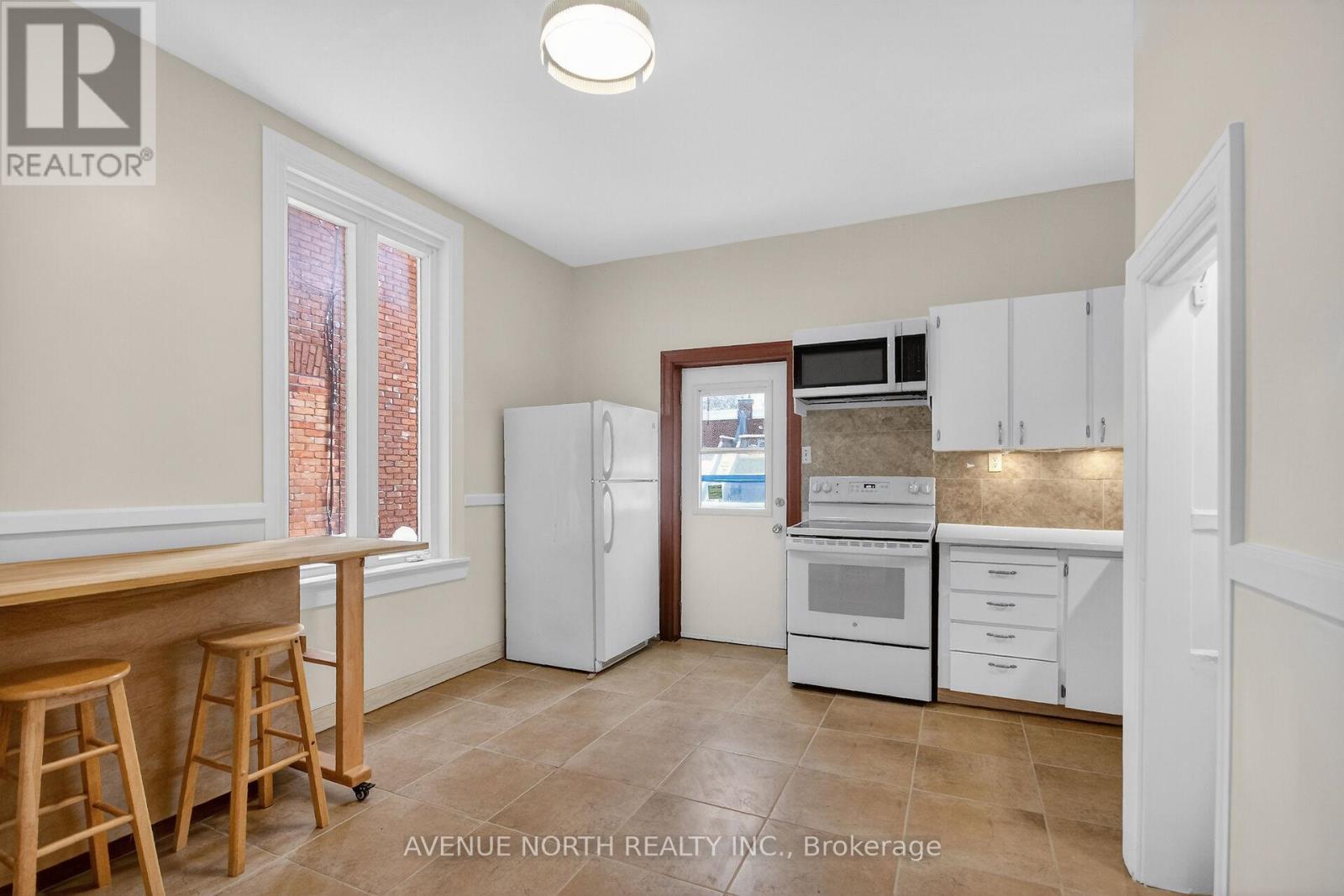 210 Florence Street, Ottawa, ON - Indoor Photo Showing Kitchen
