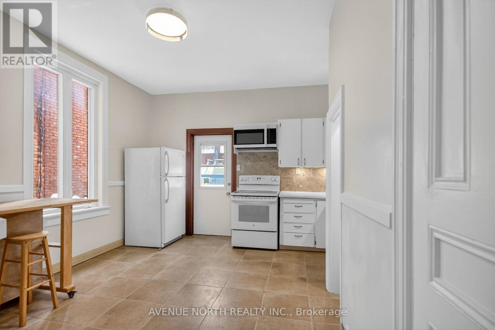 210 Florence Street, Ottawa, ON - Indoor Photo Showing Kitchen