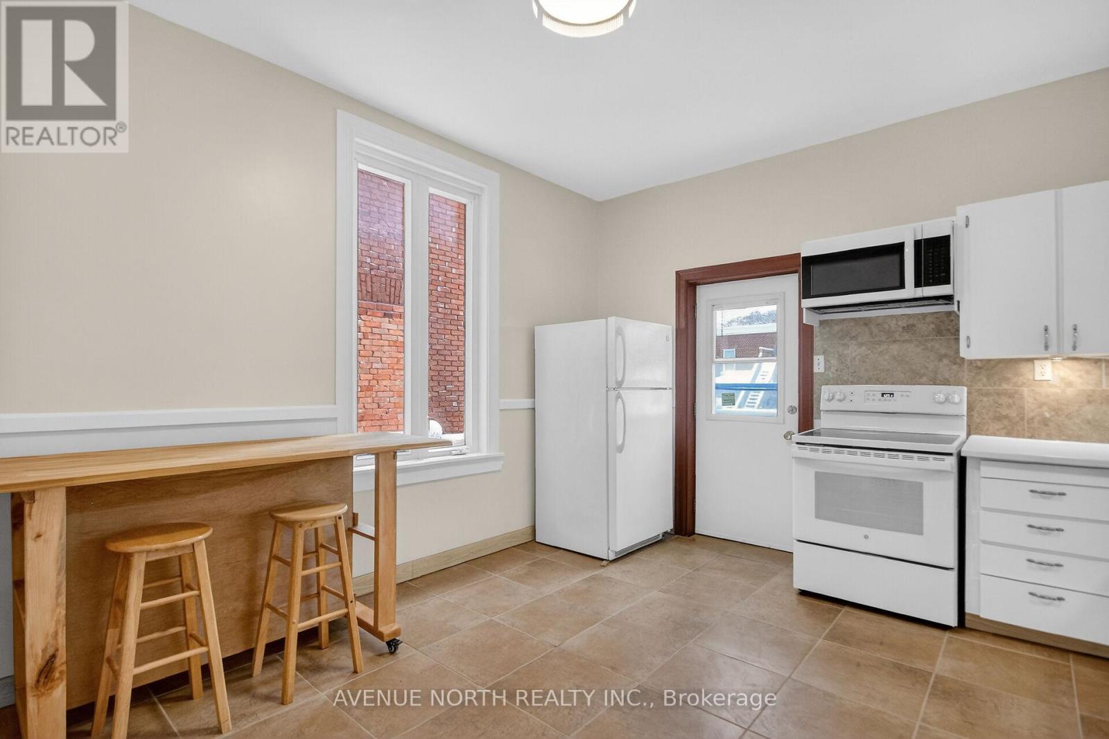 210 Florence Street, Ottawa, ON - Indoor Photo Showing Kitchen