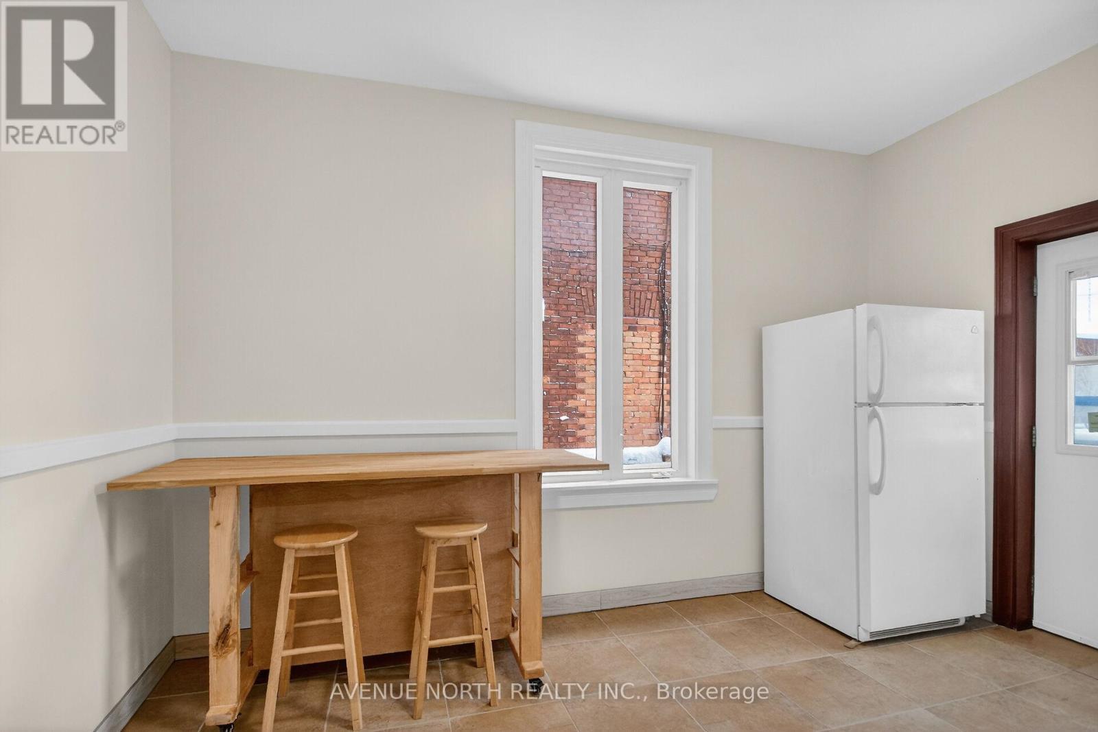 210 Florence Street, Ottawa, ON - Indoor Photo Showing Other Room