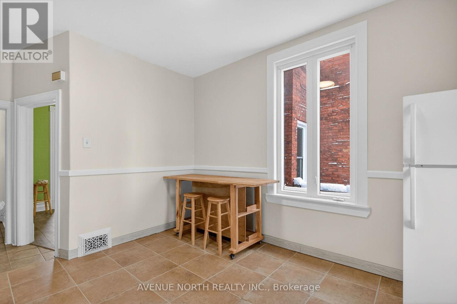 210 Florence Street, Ottawa, ON - Indoor Photo Showing Other Room